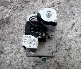 Ef33cw196a Carrier / White-rodgers 36e54-200 Furnace Gas Valve Used Free Shipping