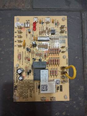 47-102685-07 Emerson 47d43-111-02 Control Board 47d43-111-04 - Used