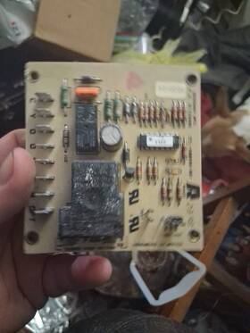 B1226000 Goodman Defrost Board Inch Used