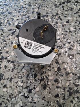 Goodman B1370159 Pressure Switch Genuine Oem Replacement Part - Used