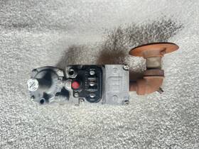 2b4d5 Honeywell Vintage Gas Valve And Regulator / Tested Working Fine