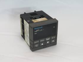Dc230b-ce-0a-10-0a00000-00-0 Honeywell Temperature Control Cosmetic Damage Used