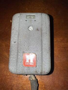 Honeywell L4009a1x0a1 Vintage Aquastat Tempcontroller Industrial Boilercont 1906
