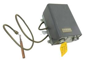 L8151a1052 Honeywell Triple Aquastat Relay Thermostat Burner Control L8151a1052 Honeywell Triple Aquastat Relay Thermostat Burner Control