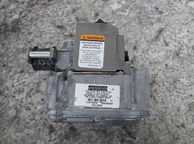 Honeywell / Lochinvar Vr8204n1629 / Val2939 100208613 Boiler Gas Valve Used