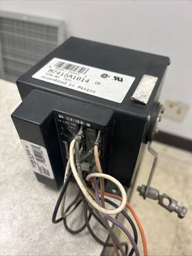 W7459a1019 Honeywell M7415a1019 M7415a1014 / Economizer Damper Motor With Logic Module Used