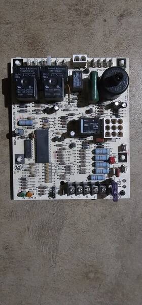 R47584-001 Lennox Armstrong 1170-20 Furnace Control Circuit Board