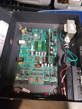 Schneider Electric Unc-520-2 Model Number # Niagra Jace Tac Refrigerator Board