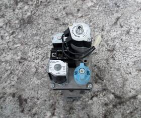 36e27-207 White-rodgers 367843 Furnace Gas Control Valve Used Free Shipping