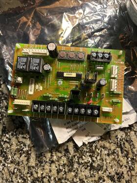 1005047 York 174538 Control Circuit Board Source Parts Only Non Working