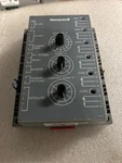Honeywell W7100C1018 Microprocessor Based Discharge Air Control Economizer 24V. Fixed Price $199.00.