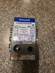 Honeywell S87D1004 Direct Spark Ignition Control (524). Fixed Price $195.00.