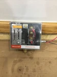 Honeywell L404F1367 Pressure Controller. Fixed Price $72.00.