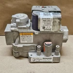 Honeywell VR9105R2209 Lp Modulating Gas Valve Lennox 103016-02. Fixed Price $49.95.