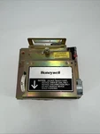 Honeywell R4140L1147 Flame Safety Programmer Burner Control R4140-L1147. Fixed Price $299.95.